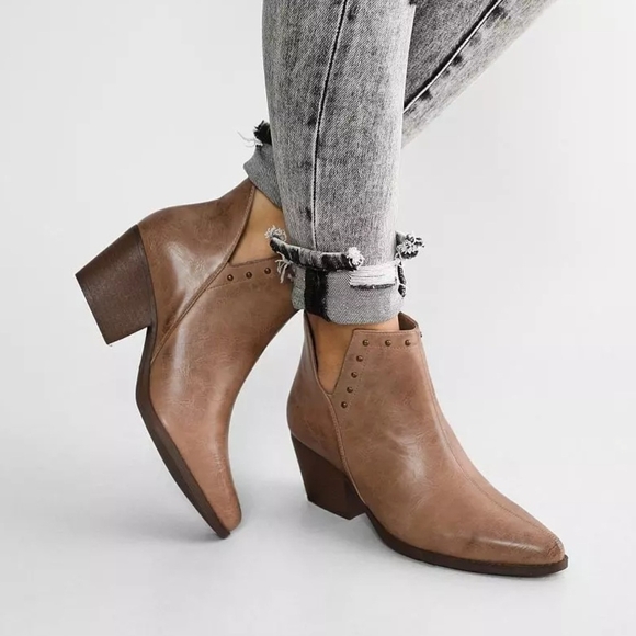 Dallas Ankle Boot - Picture 3 of 9